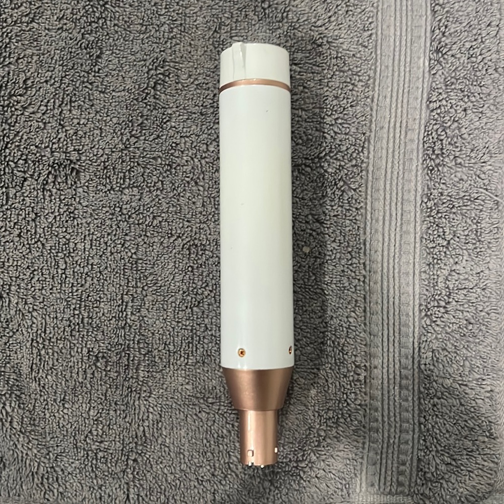 T3 1.5” Straight Barrel Attachment for Loose Waves - Brand New!